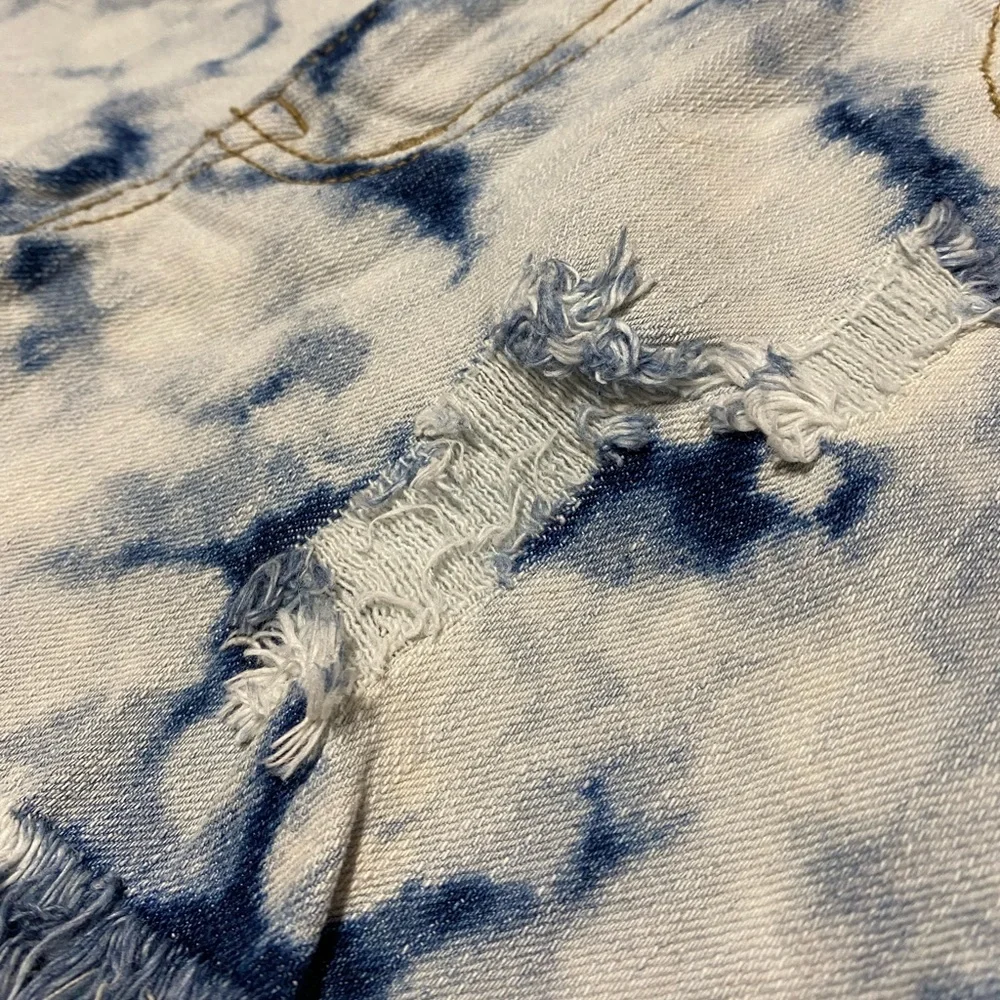 Altar’d State High Rise Jean Shorts Women’s 26 Bleached Raw Hem Casual Denim New